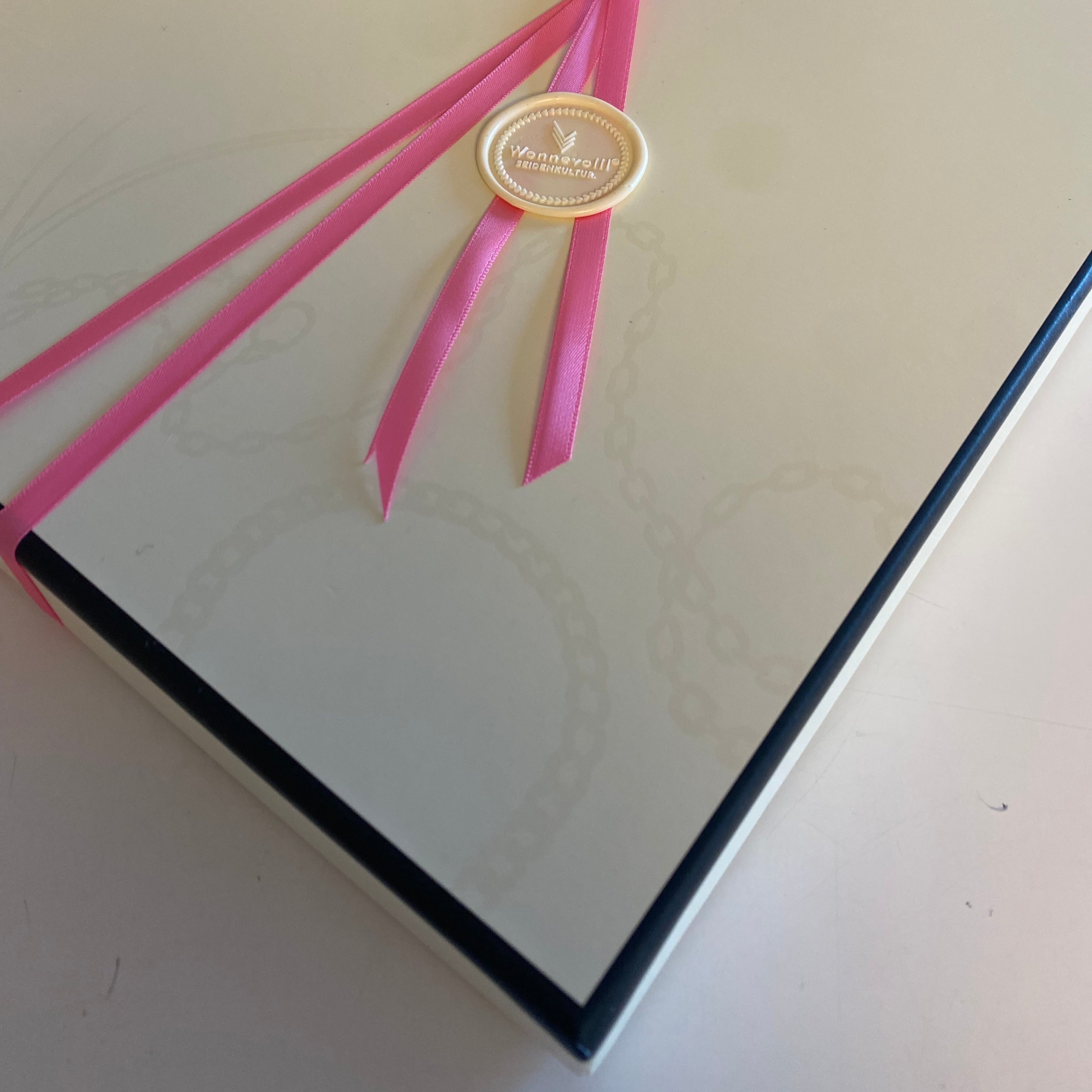 Geschenkbox mit Siegel