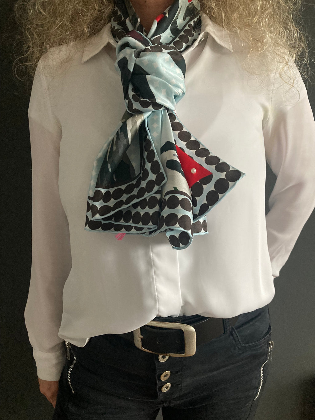 Foulard Schal SCHNEEWITTCHEN, 145x45cm, Seidentwill 18m/m, handrollierter Saum, Perle am Rand